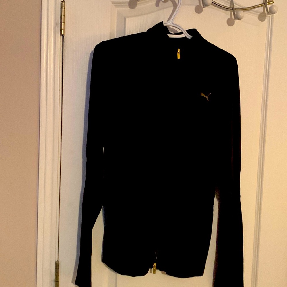 Woman’s full zip athletic top